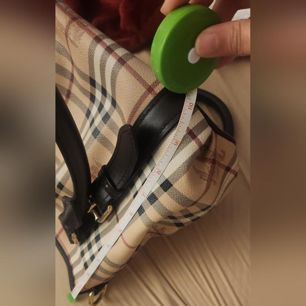 Authentic Burberry checkered bag - Picture 7 of 8